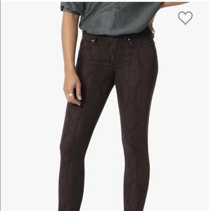 Joe’s Jeans The ICON mid rise skinny ankle merlot